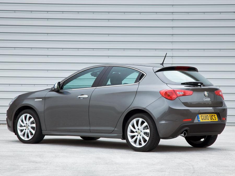  Alfa Romeo Giulietta 2010 года  (UK) (фото 46 из 67)